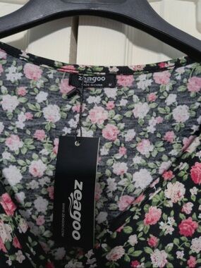 zeagoo Black Floral V-Neck Top with Pink & White Roses